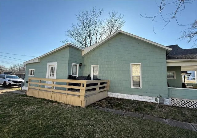 4th image of 413 W 1St St, Cameron, MO 64429 | MLS# 2635278