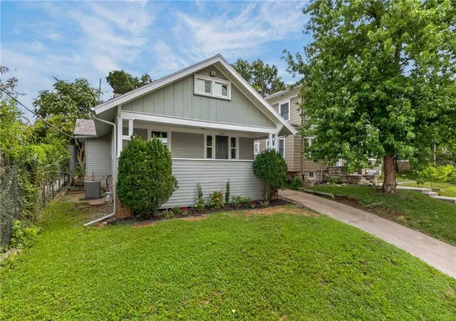2nd image of 5139 Baltimore Ave, Kansas City, MO 64112 | MLS# 2635279