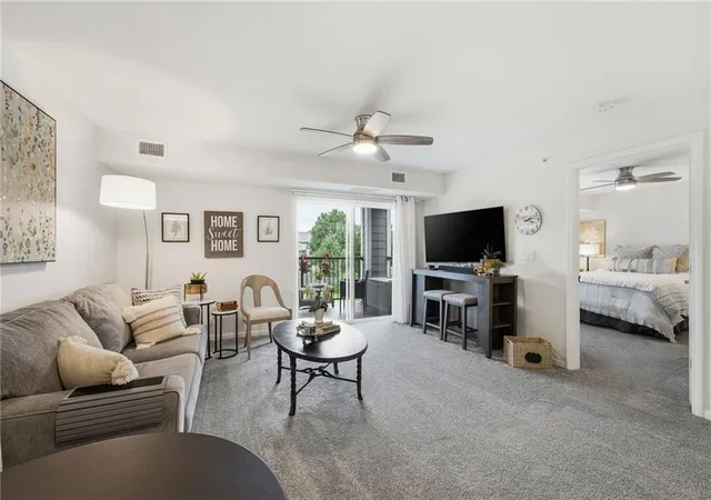 3rd image of 7800 W 123Rd St #303, Overland Park, KS 66213 | MLS# 2635281