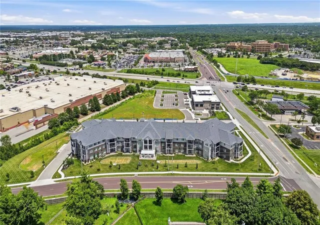 32nd image of 7800 W 123rd St #303, Overland Park, KS 66213 | MLS# 2635281