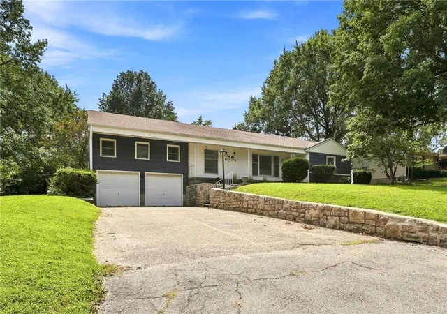 Photo 3 of Sale Pending at 9801 E 71st Terrace, Raytown, MO 64133 | MLS# 2635287 | Listing updated on 2026-08-28