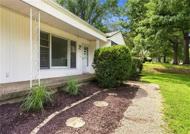 Photo 4 of Sale Pending at 9801 E 71st Terrace, Raytown, MO 64133 | MLS# 2635287 | Listing updated on 2026-08-28