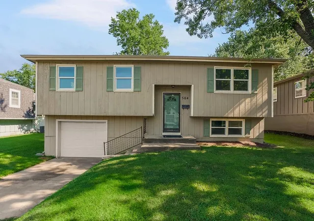 1st image of 504 E Osage St, Paola, KS 66071 | MLS# 2635291
