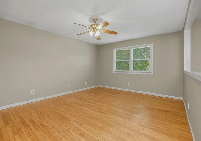 2nd image of 504 E Osage St, Paola, KS 66071 | MLS# 2635291