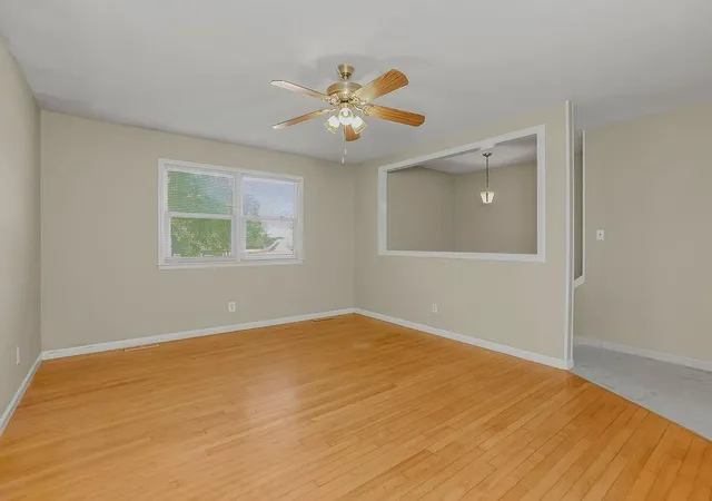 3rd image of 504 E Osage St, Paola, KS 66071 | MLS# 2635291