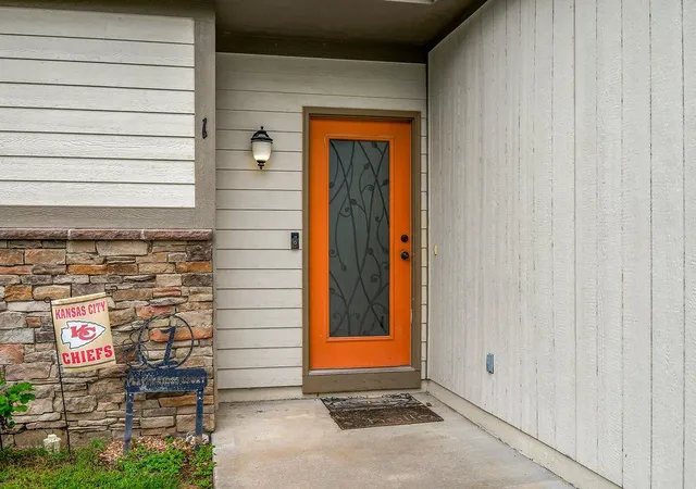 Photo 2 of Single family home for sale at 1 Platte Ridge Ct, Edgerton, MO 64444 | MLS# 2635292 | Listing updated on 2026-10-06