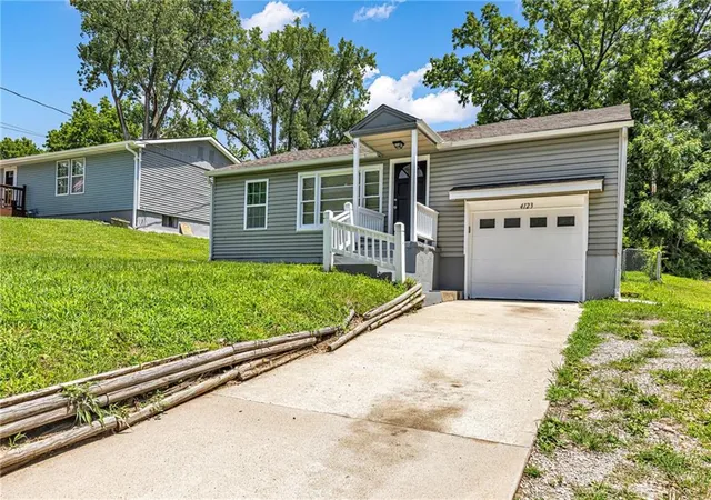 2nd image of 4123 N Cleveland Ave, Kansas City, MO 64117 | MLS# 2635306