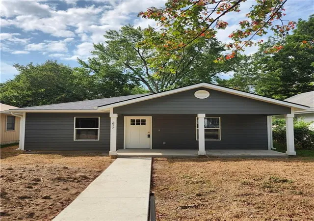 1st image of 217 W Forest St, Pittsburg, KS 66762 | MLS# 2635309