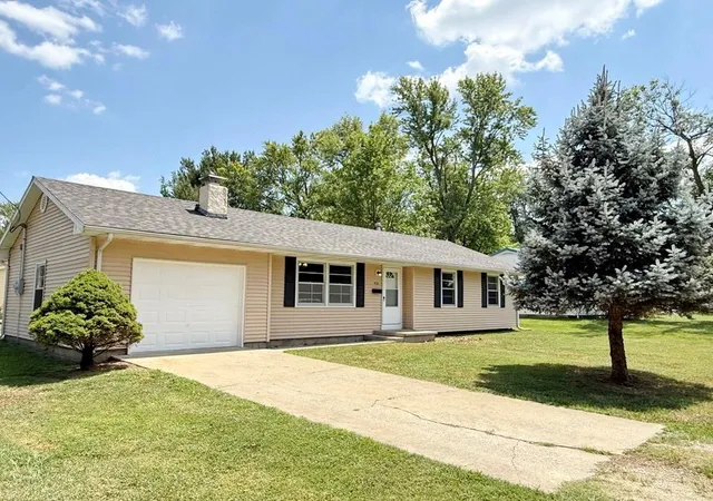 2nd image of 416 N Prewitt St, Nevada, MO 64772 | MLS# 2635318
