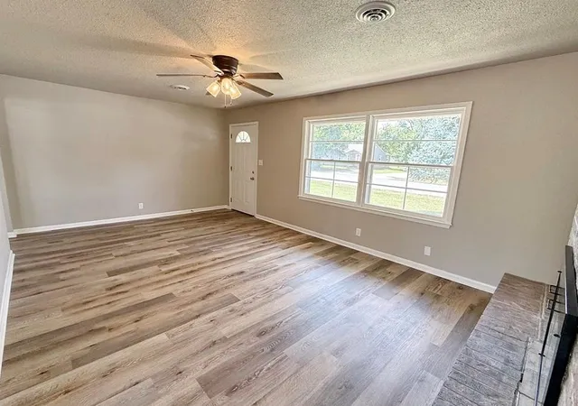 4th image of 416 N Prewitt St, Nevada, MO 64772 | MLS# 2635318