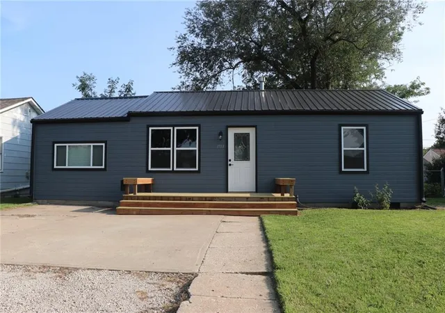 1st image of 1713 Main St, Osawatomie, KS 66064 | MLS# 2635322