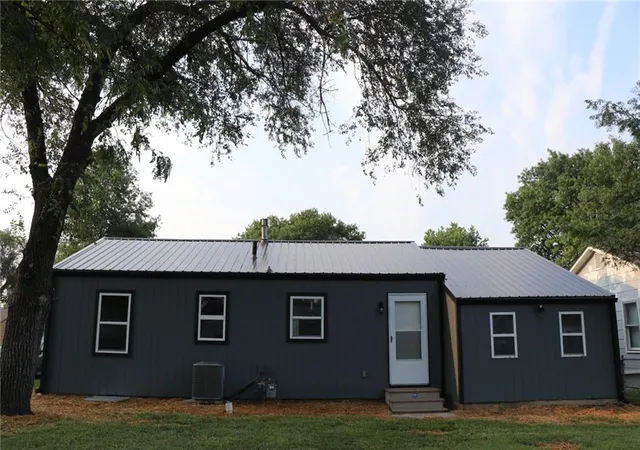 18th image of 1713 Main St, Osawatomie, KS 66064 | MLS# 2635322