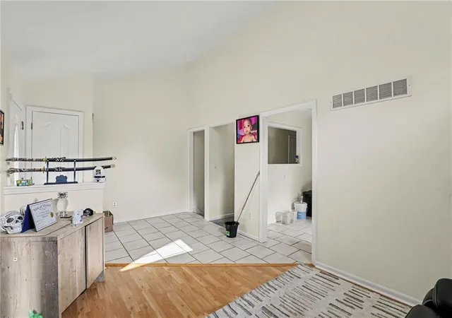 Listing Photo 4 - Condo for sale in building located at 5604 NE 50th St, Kansas City, MO 64119