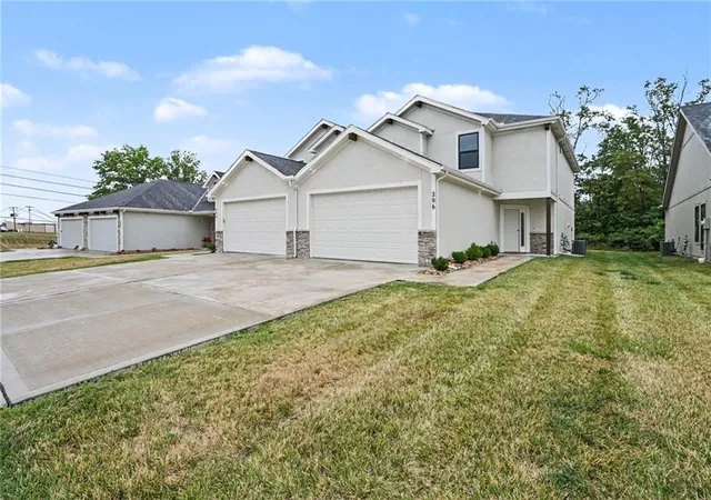 3rd image of 206 Walker St, Smithville, MO 64089 | MLS# 2635324
