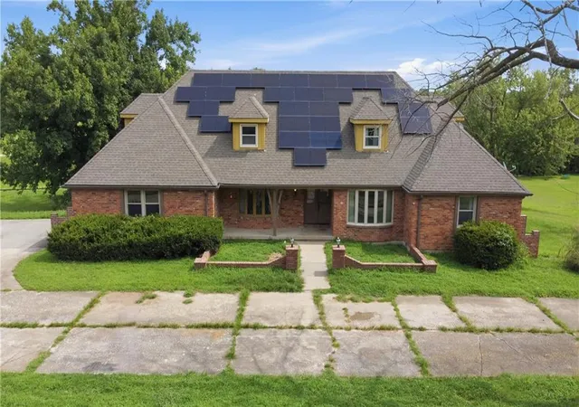 1st image of 5423 Phelps Rd, Kansas City, MO 64136 | MLS# 2635342