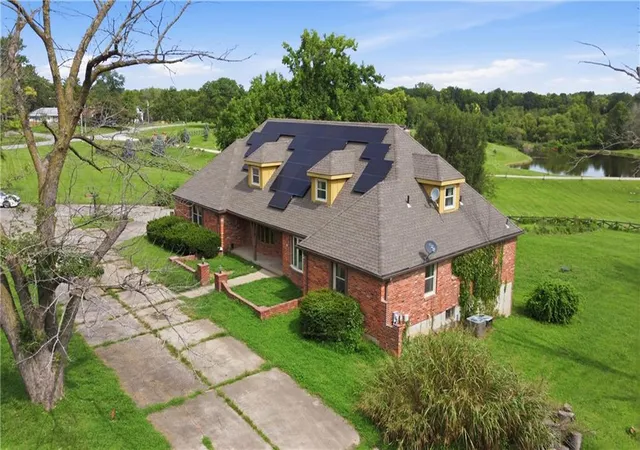 Photo 3 of Sale Pending at 5423 Phelps Rd, Kansas City, MO 64136 | MLS# 2635342 | Listing updated on 2026-08-27