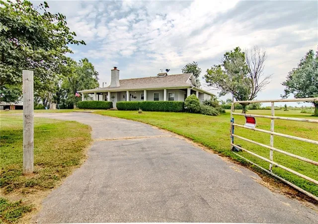 3rd image of 8132 N Hwy 13 Hwy, Clinton, MO 64735 | MLS# 2635343