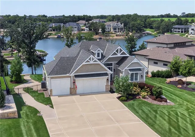1st image of 17 Buffalo Ridge Dr, Lake Winnebago, MO 64034 | MLS# 2635344