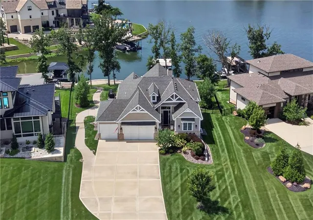 Photo 3 of Single family home for sale at 17 Buffalo Ridge Dr, Lake Winnebago, MO 64034 | MLS# 2635344 | Listing updated on 2026-08-16