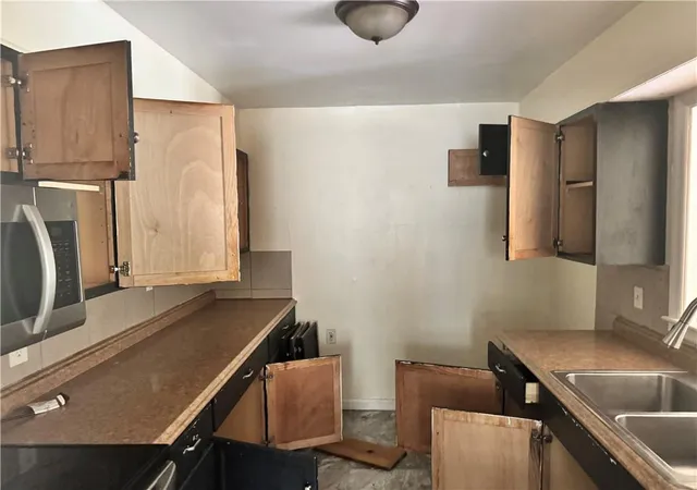 Photo 4 of Single family home for sale at 9810 Bennington Ave, Kansas City, MO 64134 | MLS# 2635346 | Listing updated on 2026-09-29