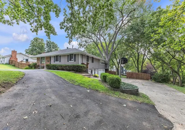 Photo 3 of Sale Pending at 7001 N Highland Ave, Kansas City, MO 64118 | MLS# 2635347 | Listing updated on 2026-09-14