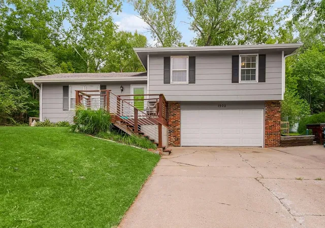 1st image of 1902 Melholland Rd, Lawrence, KS 66047 | MLS# 2635348