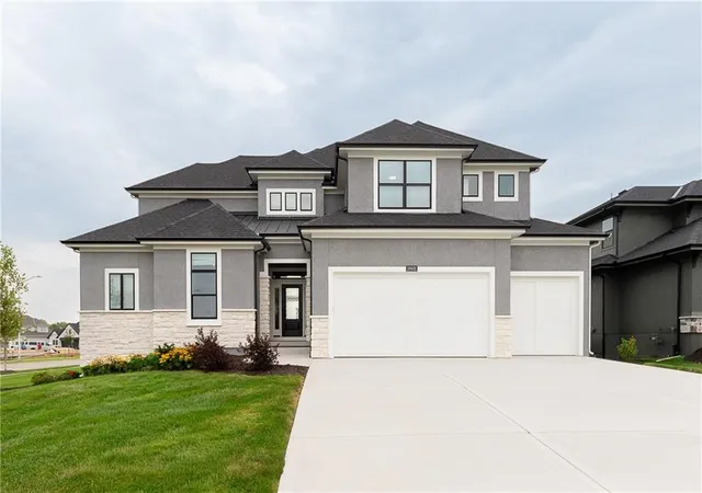 1st image of 18601 Mohawk Ln, Stilwell, KS 66085 | MLS# 2635350