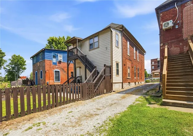 Listing Photo 2 - Condo for sale in building located at 504 Bellefontaine Ave, Kansas City, MO 64124 - Unit #