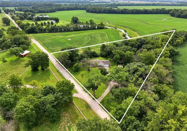 Photo 1 of Single family home for sale at 422 Ne 500 Road, Warrensburg, MO 64093 | MLS# 2635363 | Listing updated on 2026-09-26