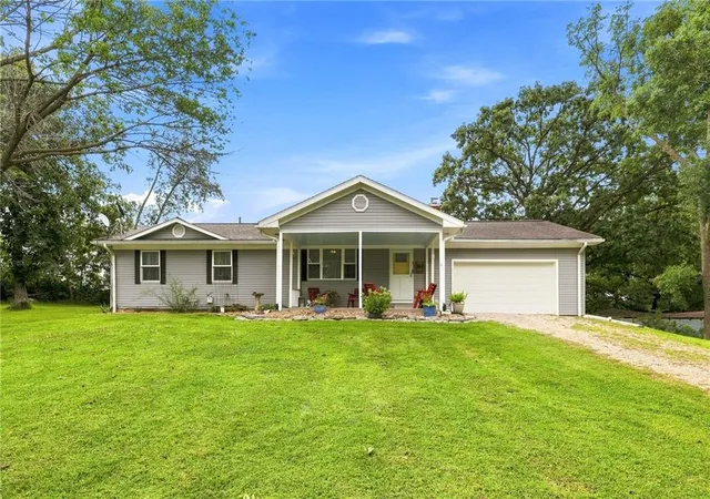 Photo 3 of Single family home for sale at 422 Ne 500 Road, Warrensburg, MO 64093 | MLS# 2635363 | Listing updated on 2026-09-26