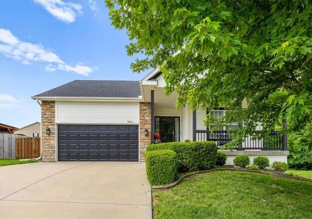 Photo 1 of Single family home for sale at 3901 Nw Old Stagecoach Rd, Kansas City, MO 64154 | MLS# 2635364 | Listing updated on 2026-09-03