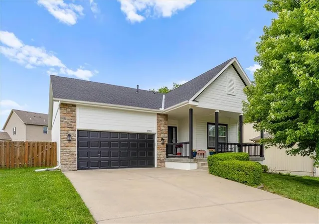 3rd image of 3901 Nw Old Stagecoach Rd, Kansas City, MO 64154 | MLS# 2635364