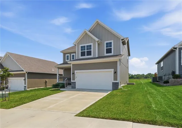 Photo 3 of Sale Pending at 2113 Sw Rutherford Dr, Lees Summit, MO 64082 | MLS# 2635365 | Listing updated on 2026-08-09