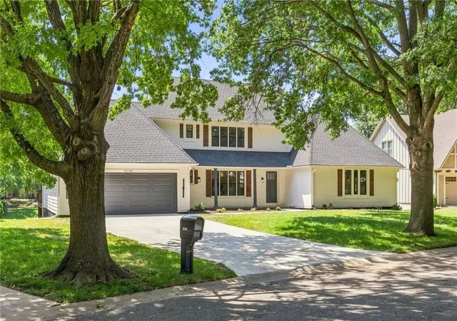 3rd image of 10140 Mackey St, Overland Park, KS 66212 | MLS# 2635372