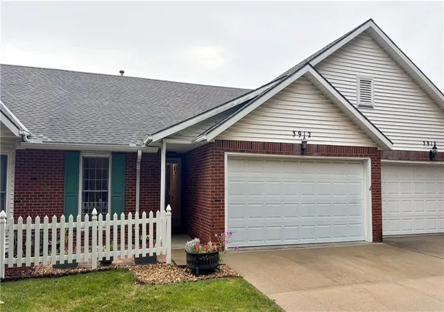 1st image of 3912 Westgate Dr, Saint Joseph, MO 64506 | MLS# 2635374