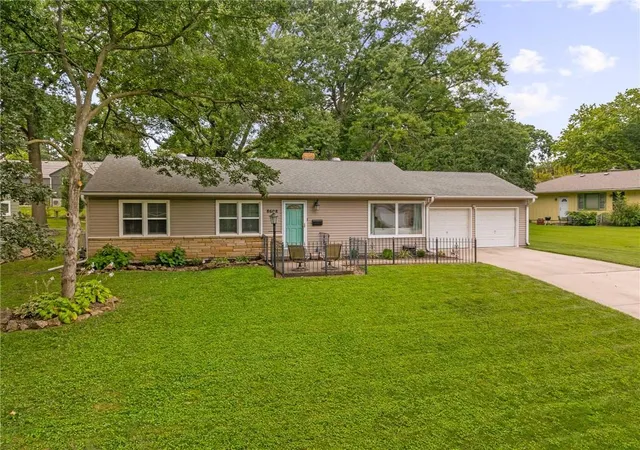 Photo 1 of Sale Pending at 8608 Belleview Ave, Kansas City, MO 64114 | MLS# 2635375 | Listing updated on 2026-08-26