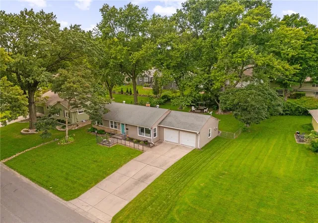 Photo 2 of Sale Pending at 8608 Belleview Ave, Kansas City, MO 64114 | MLS# 2635375 | Listing updated on 2026-08-26