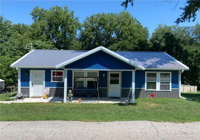 2nd image of 131 Tucker St, Saint Joseph, MO 64504 | MLS# 2635381