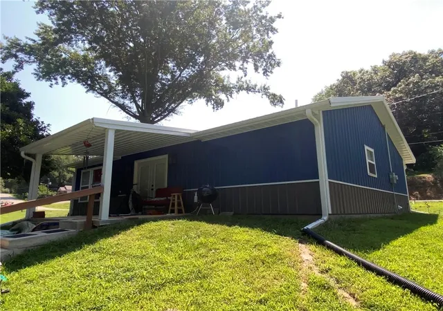Photo 4 of Single family home for sale at 131 Tucker St, Saint Joseph, MO 64504 | MLS# 2635381 | Listing updated on 2026-08-17