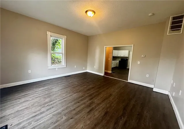 Photo 4 of Single family home for sale at 605 Harmon St, Saint Joseph, MO 64504 | MLS# 2635384 | Listing updated on 2026-08-22