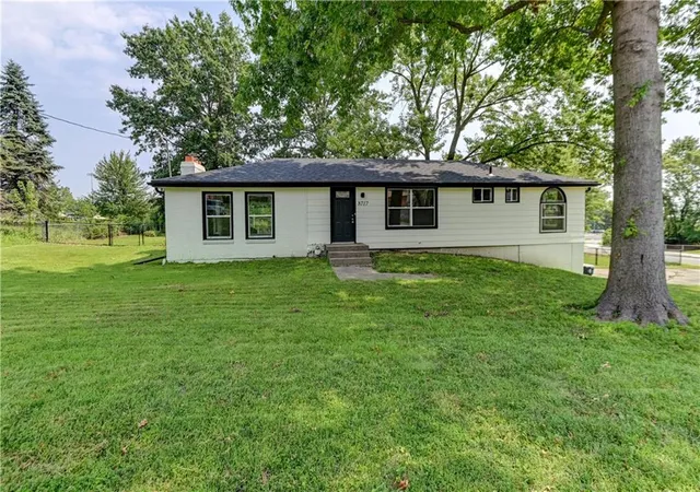 Photo 1 of Single family home for sale at 8717 Old Stagecoach Rd, Kansas City, MO 64154 | MLS# 2635390 | Listing updated on 2026-09-03