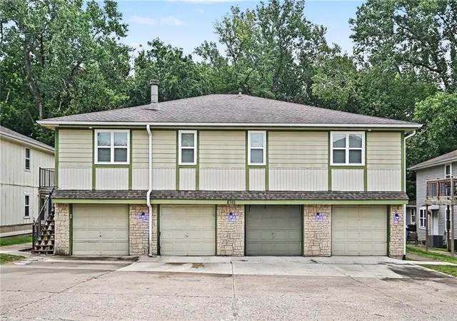 Multi family home for sale at 8701 Nw 82Nd St, Kansas City, MO 64152 | MLS# 2635391