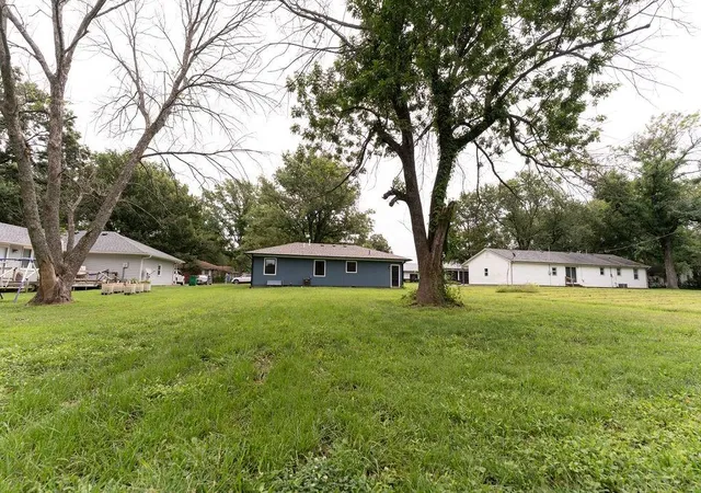 15th image of 910 N Edith Ave, Adrian, MO 64720 | MLS# 2635393