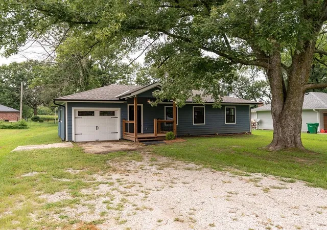 2nd image of 910 N Edith Ave, Adrian, MO 64720 | MLS# 2635393