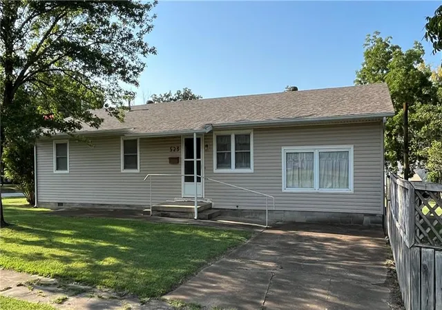 1st image of 523 2nd St, Oswego, KS 67356 | MLS# 2635394