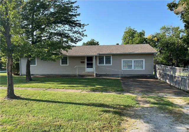 2nd image of 523 2nd St, Oswego, KS 67356 | MLS# 2635394