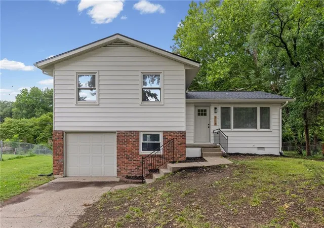 1st image of 618 Saratoga Pl, Lawrence, KS 66046 | MLS# 2635396