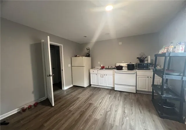 Listing Photo 5 - Condo for sale in building located at 3012 College Ave, Kansas City, MO 64128