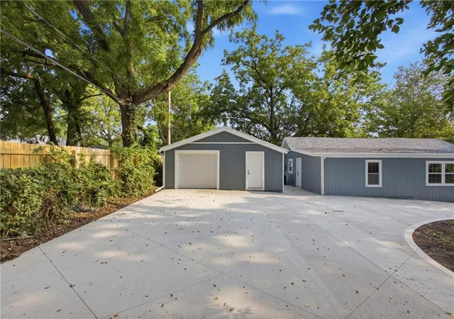 Photo 4 of Single family home for sale at 6818 Agnes Ave, Kansas City, MO 64132 | MLS# 2635409 | Listing updated on 2026-10-13