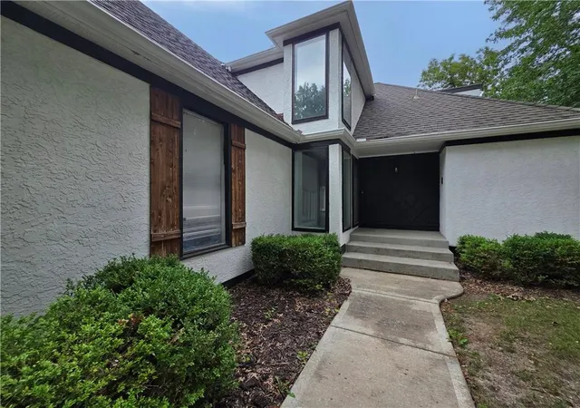 Photo 1 of Sale Pending at 11695 Bradshaw St, Overland Park, KS 66210 | MLS# 2635422 | Listing updated on 2026-08-13